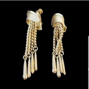 VENDOME RARE VINTAGE GOLDTONED  STATEMENT TASSEL CLIP ON EARRINGS
